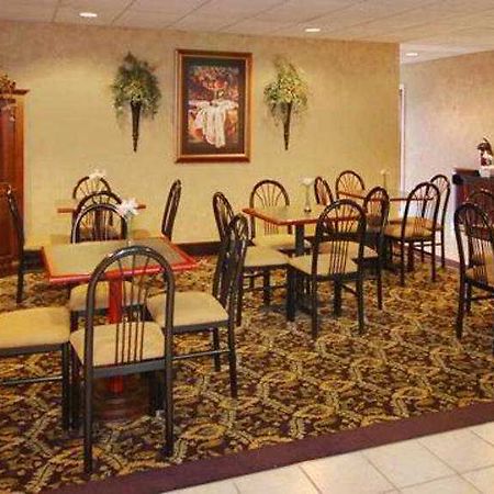 Comfort Suites Airport Columbus Restoran gambar